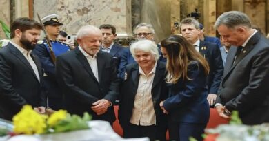 Milhares de uruguaios se despedem de Pepe Mujica em funeral