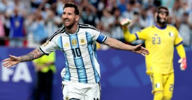 Messi vira maior artilheiro das copas e lidera Argentina em estreia