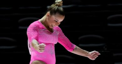 Flávia Saraiva é ouro nas assimétricas da Copa do Mundo de ginástica