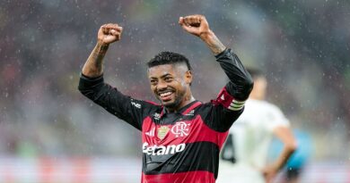 Bruno Henrique marca no fim e Flamento reassume a ponta do Brasileirão Bruno Henrique marca no fim e Flamento reassume a ponta do Brasileirão