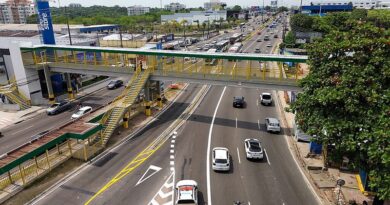 Passarela Santos Dumont volta a receber pedestres na Torquato Tapajós após reconstrução Passarela Santos Dumont volta a receber pedestres na Torquato Tapajós após reconstrução