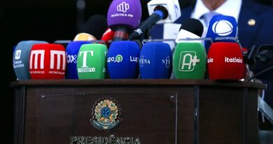 Jornalistas sofreram mais de 14 mil ataques no 1º turno das eleições Jornalistas sofreram mais de 14 mil ataques no 1º turno das eleições